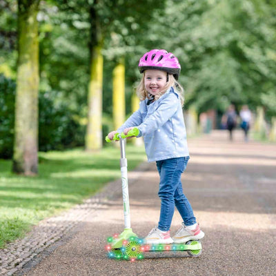 Evo Işıklı 3 Tekerlekli Yeşil Scooter 58-68 cm Ayarlanabilir Gidon, 50 kg Taşıma Kapasiteli, LED Tekerlekli ve Ergonomik Çocuk Scooterı
