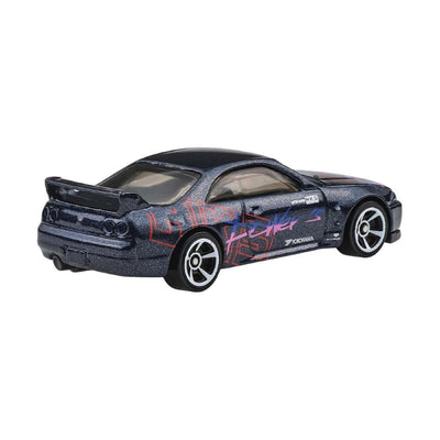 Hot Wheels Tekli Arabalar HYY04 Nissan Skyline GT-R BCNR33 diecast modelin arka görünümü.