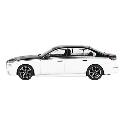 BMW i7 xDrive60 Alpine White / Black Sapphire LHD 1:64 Diecast Model Araba - Roket Oyuncak