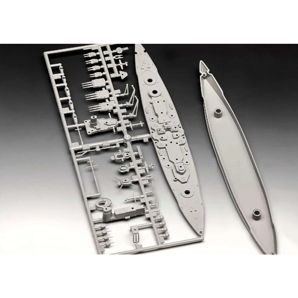 Revell Battleship Gneisenau 051181 - Roket Oyuncak