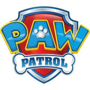 Paw Patrol ekibinin dönüşebilen itfaiye aracı ve polis arabasıyla birlikte Chase ve Marshall figürleri.