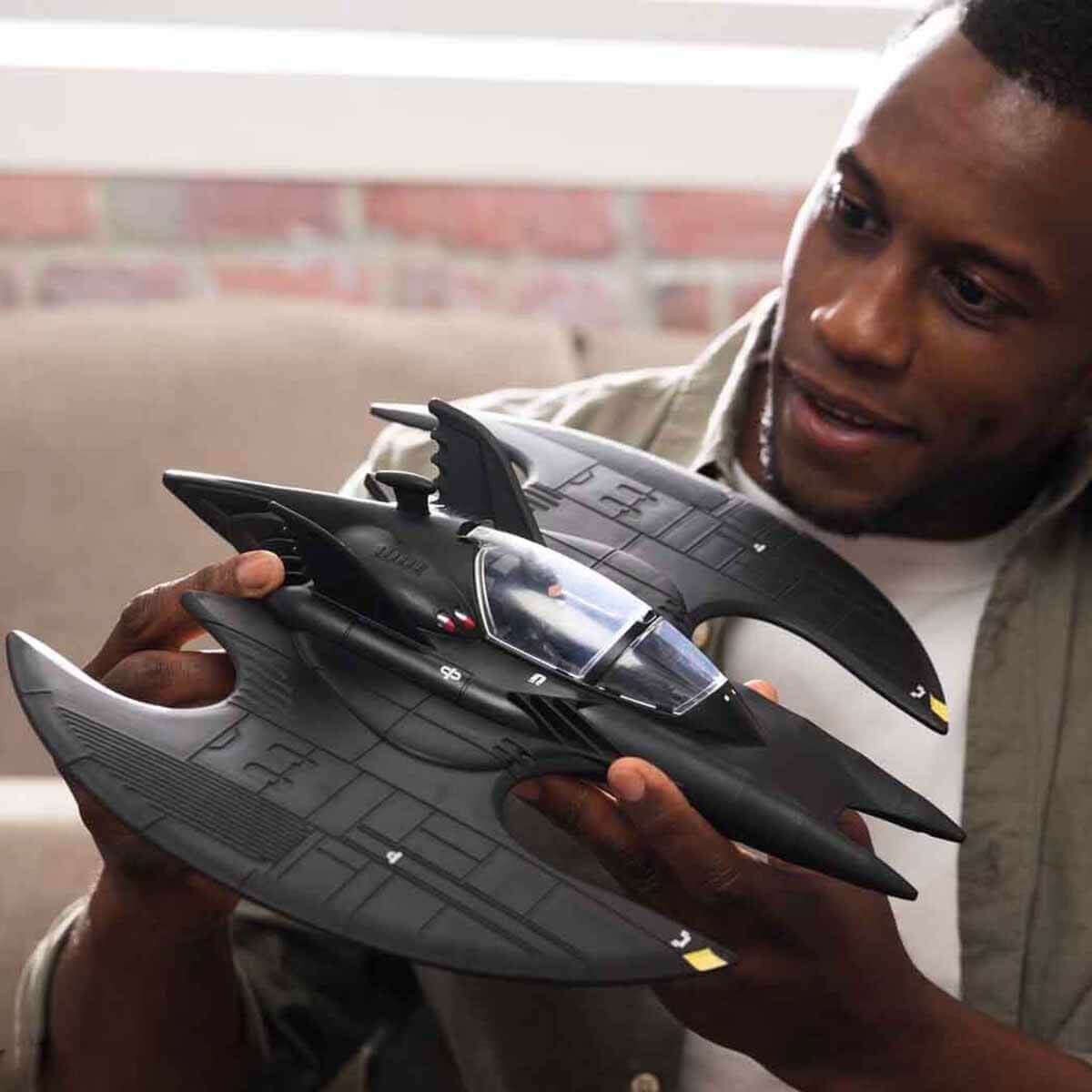 DC Comics 85. Yıl Batwing ve Aksiyon Figür Seti