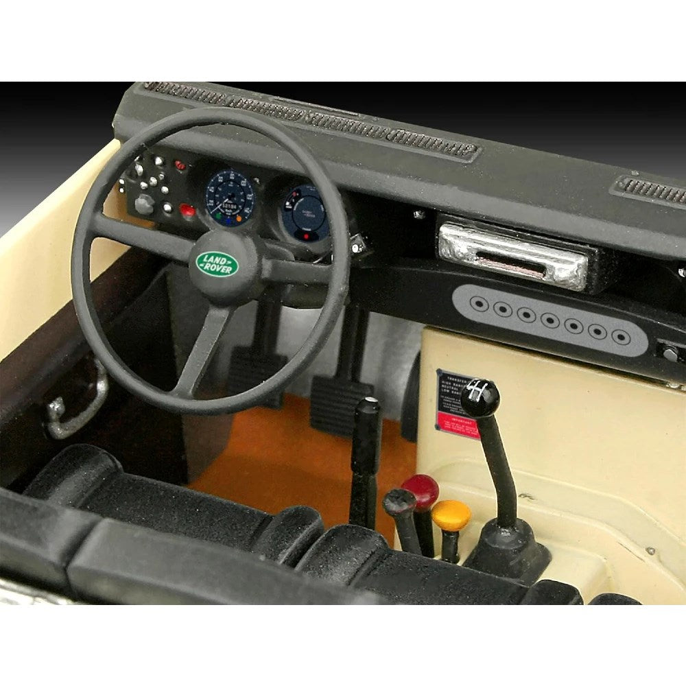 Revell 1:24 Land Rover Series III LWB VBA67056