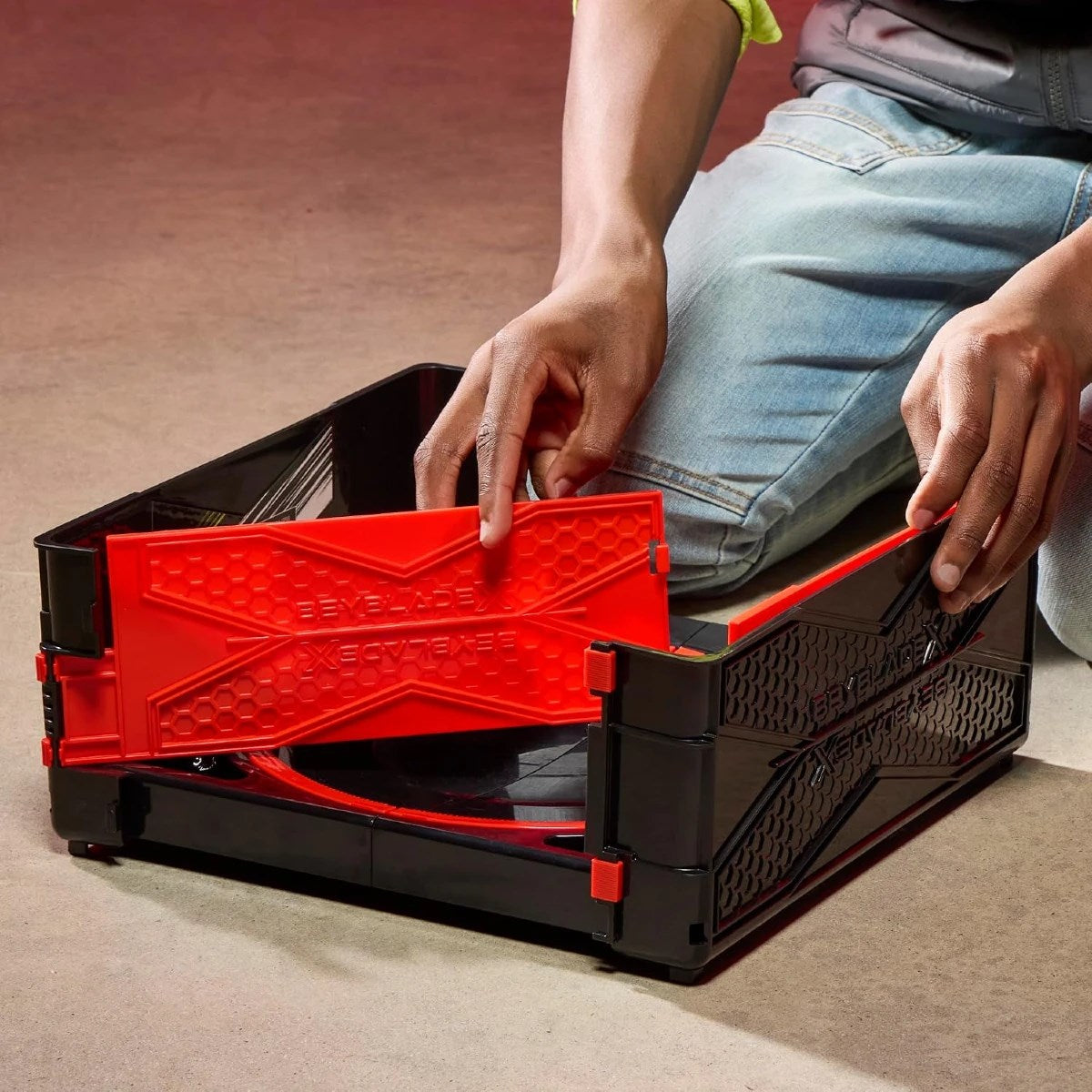 Beyblade X Clash & Carry Taşınabilir Arena Oyun Seti