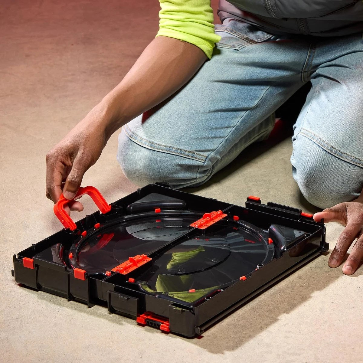 Beyblade X Clash & Carry Taşınabilir Arena Oyun Seti