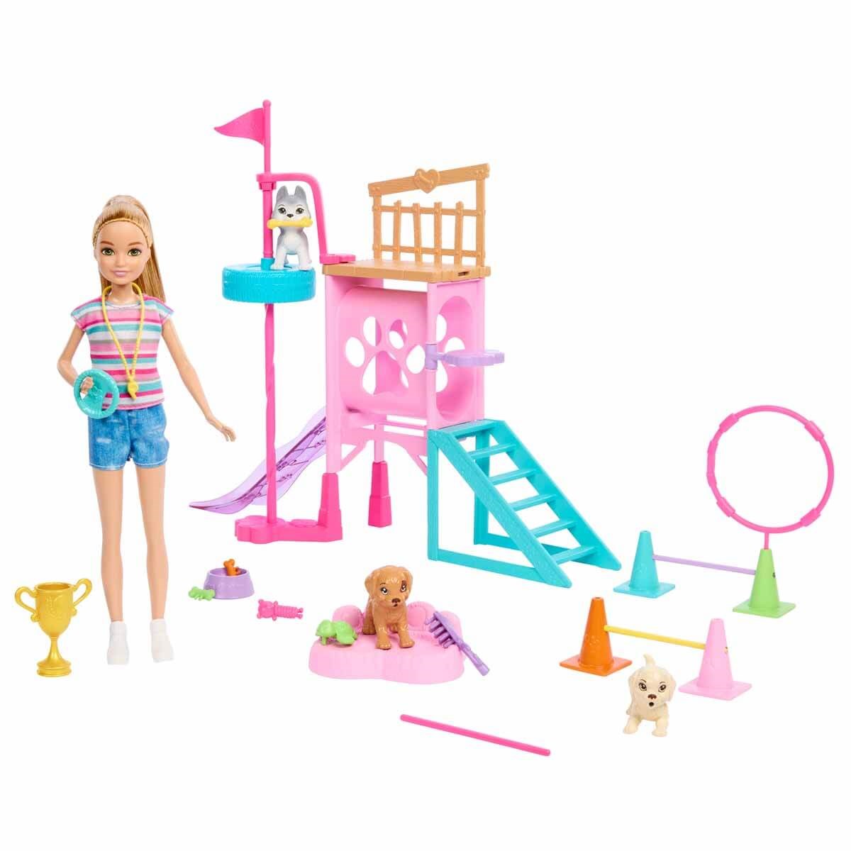Barbie Stacie nin Köpekçik Oyun Parkı HRM10