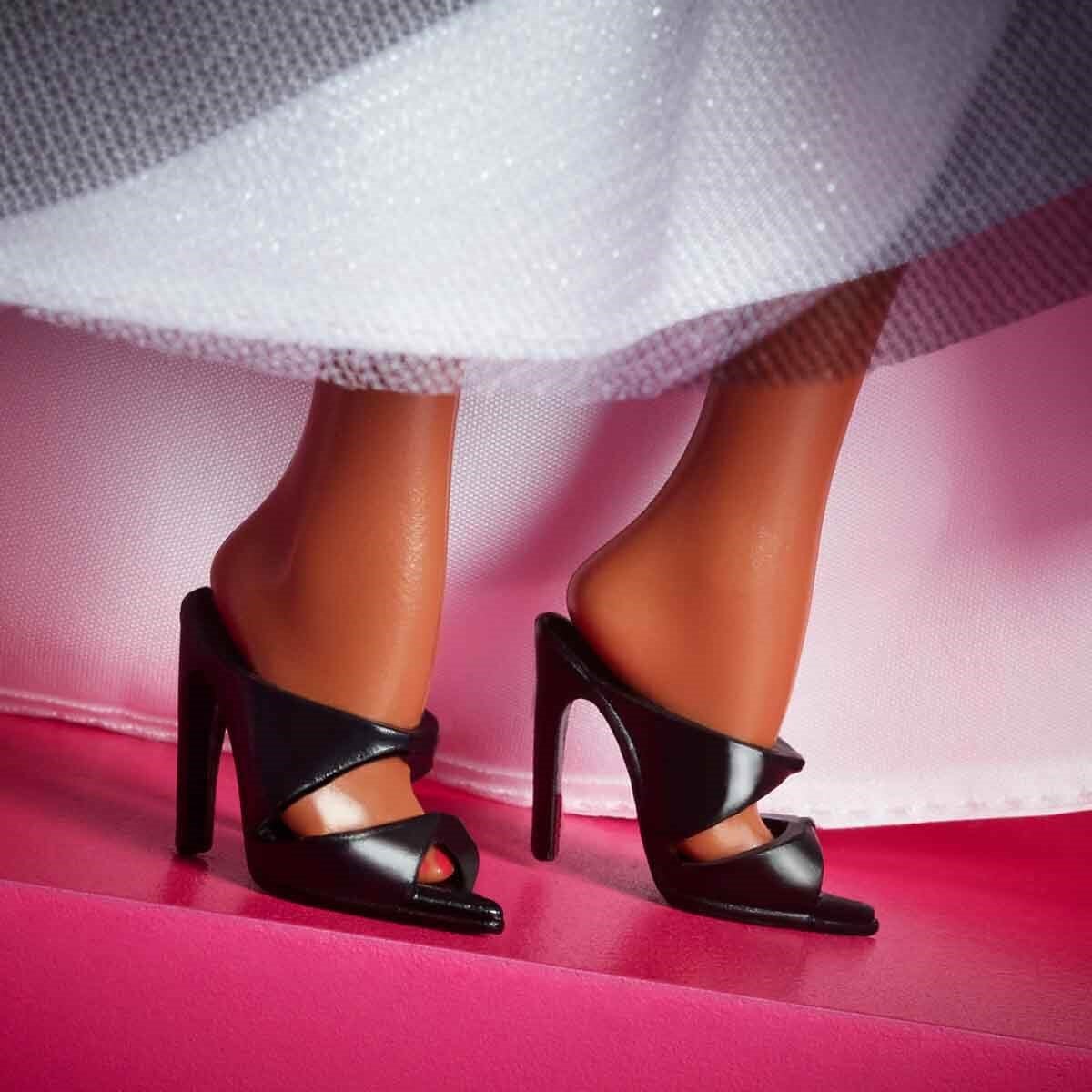 Barbie Mavi Safir 65. Yıl Dönümü Bebeği - Roket Oyuncak