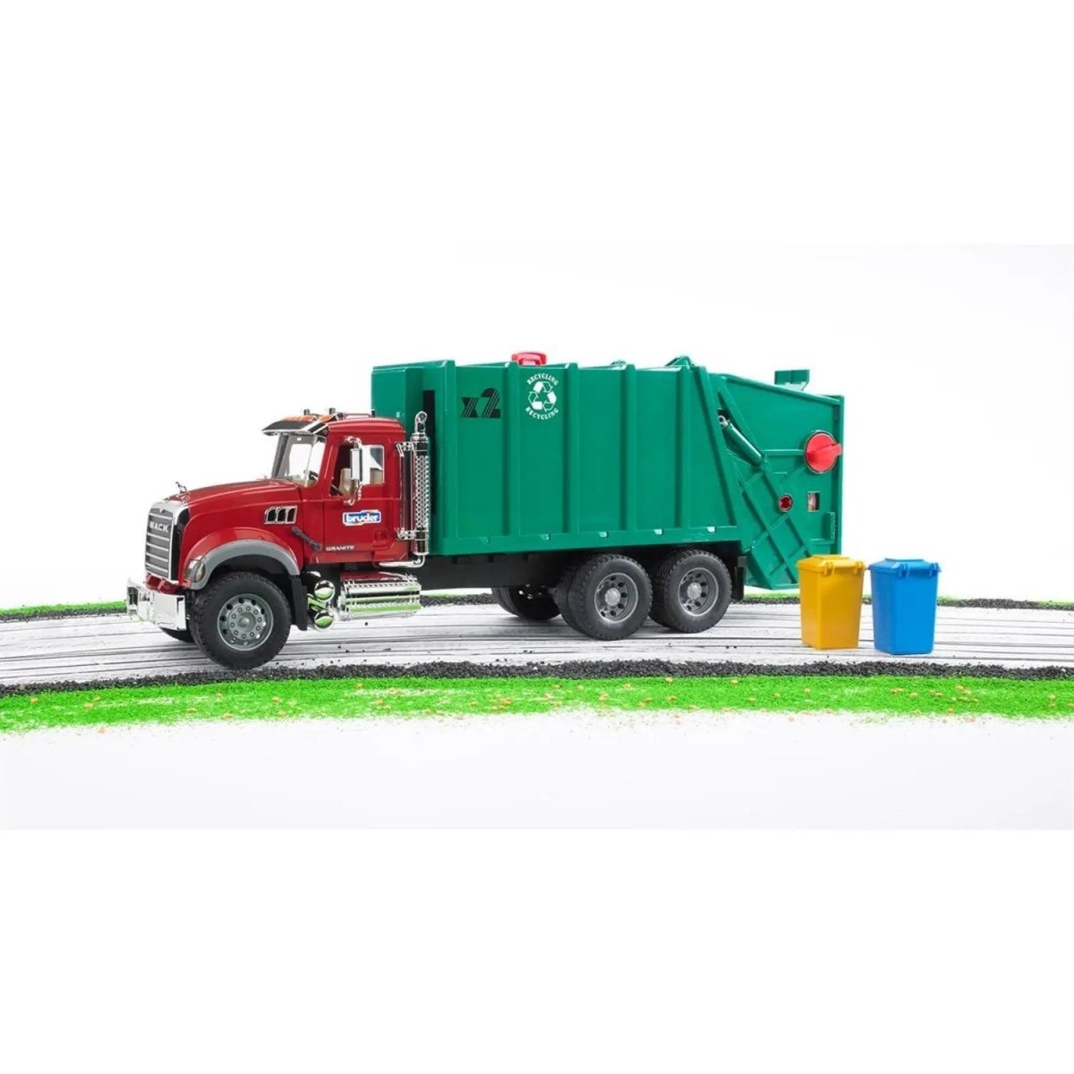 Bruder Mack Granite Çöp Kamyonu BR02812 - Roket Oyuncak