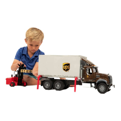 Bruder Mack Granite Ups Kargo Kamyonu BR02828 - Roket Oyuncak