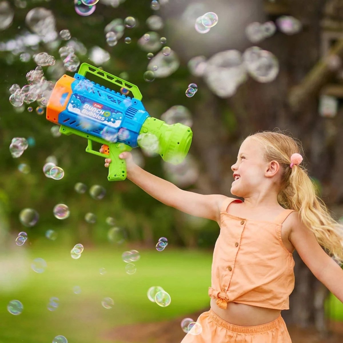 Bunch O Bubbles Işıklı Mega Köpük Tabancası Dakikada 15.000 Baloncuk Kapasiteli, LED Işıklı ve Şarj Edilebilir Motorlu Dev Baloncuk Silahı - Roket Oyuncak