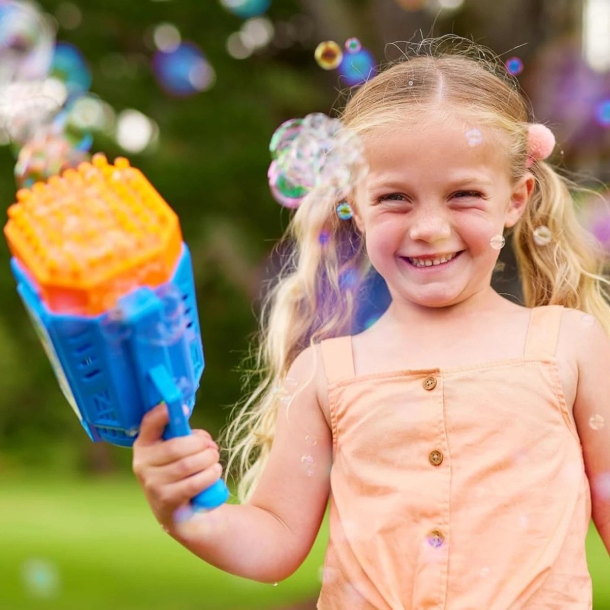 Bunch O Bubbles Motorlu Köpük Tabancası 60 Delikli Tasarım, Dakikada 7.000 Baloncuk Fırlatan Eğlenceli Baloncuk Makinesi - Roket Oyuncak
