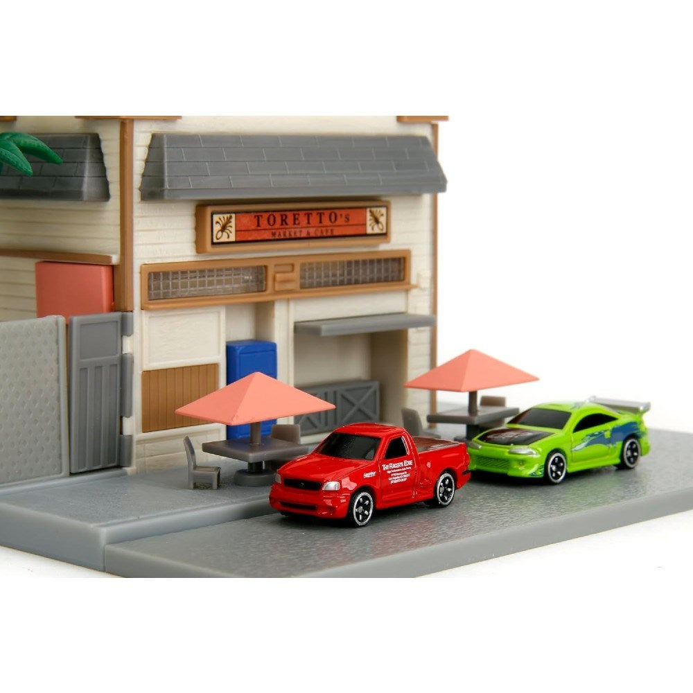 Jada Fast & Furious Nano Toretto's Cafe Diorama Seti  2 Adet Die-Cast Metal Mini Araçlı Hızlı ve Öfkeli Kafesi
