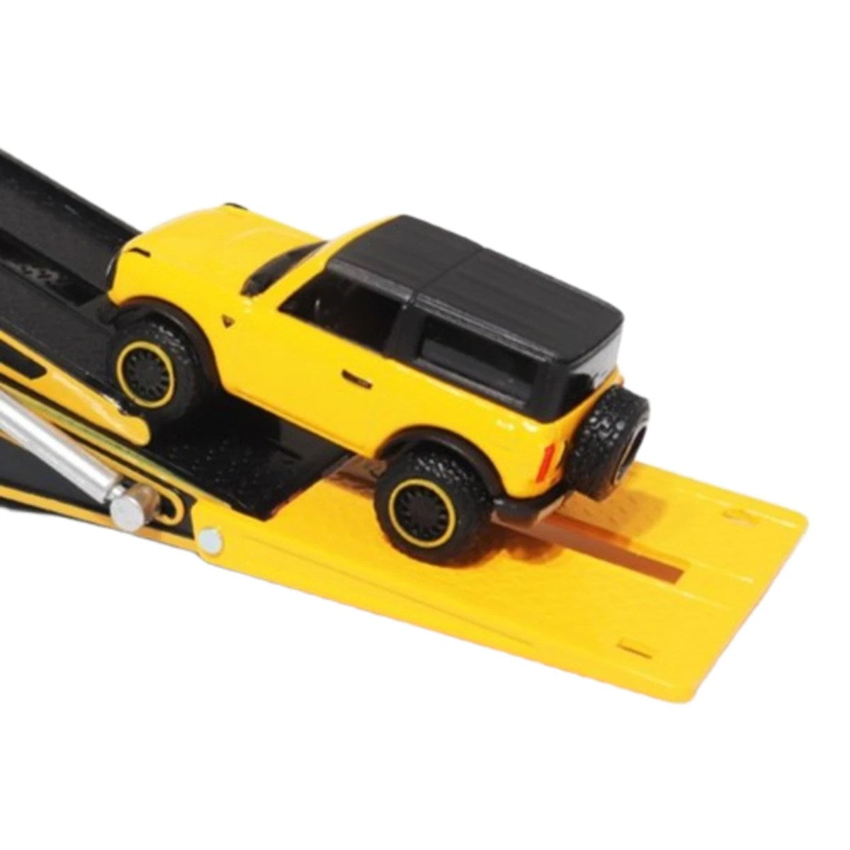 Maisto Design Seri Taşıyıcı Tırlar LoneStar & '21 Ford Bronco