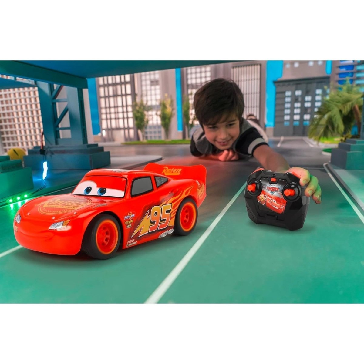 Disney Pixar Cars 3 Şimşek McQueen Turbo Racer Uzaktan Kumandalı Araba - Roket Oyuncak
