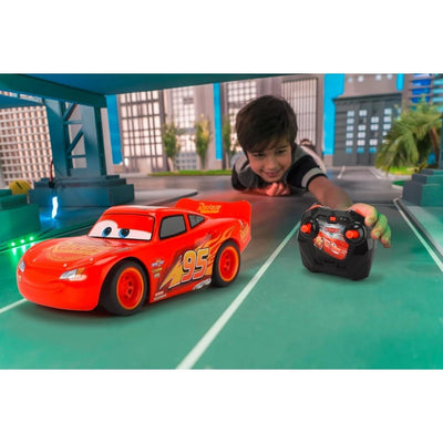 Disney Pixar Cars 3 Şimşek McQueen Turbo Racer Uzaktan Kumandalı Araba - Roket Oyuncak