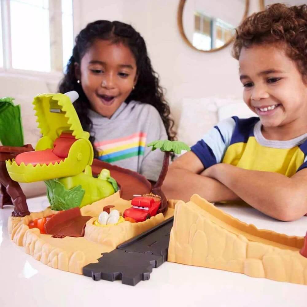 Disney Pixar Cars Dinozor Oyun Parkı - Roket Oyuncak