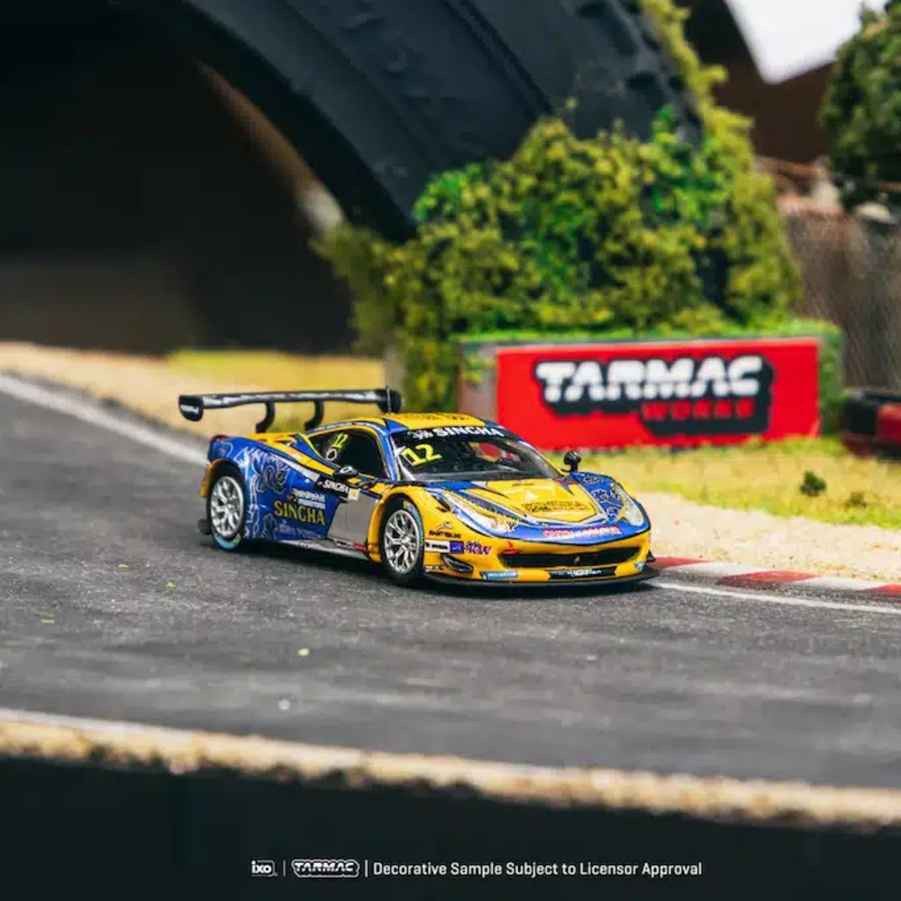 Tarmac 1:64 Ferrari 458 Italia GT3 GT Asia 2016 C. Van Dam - P. Bhirombhakdi