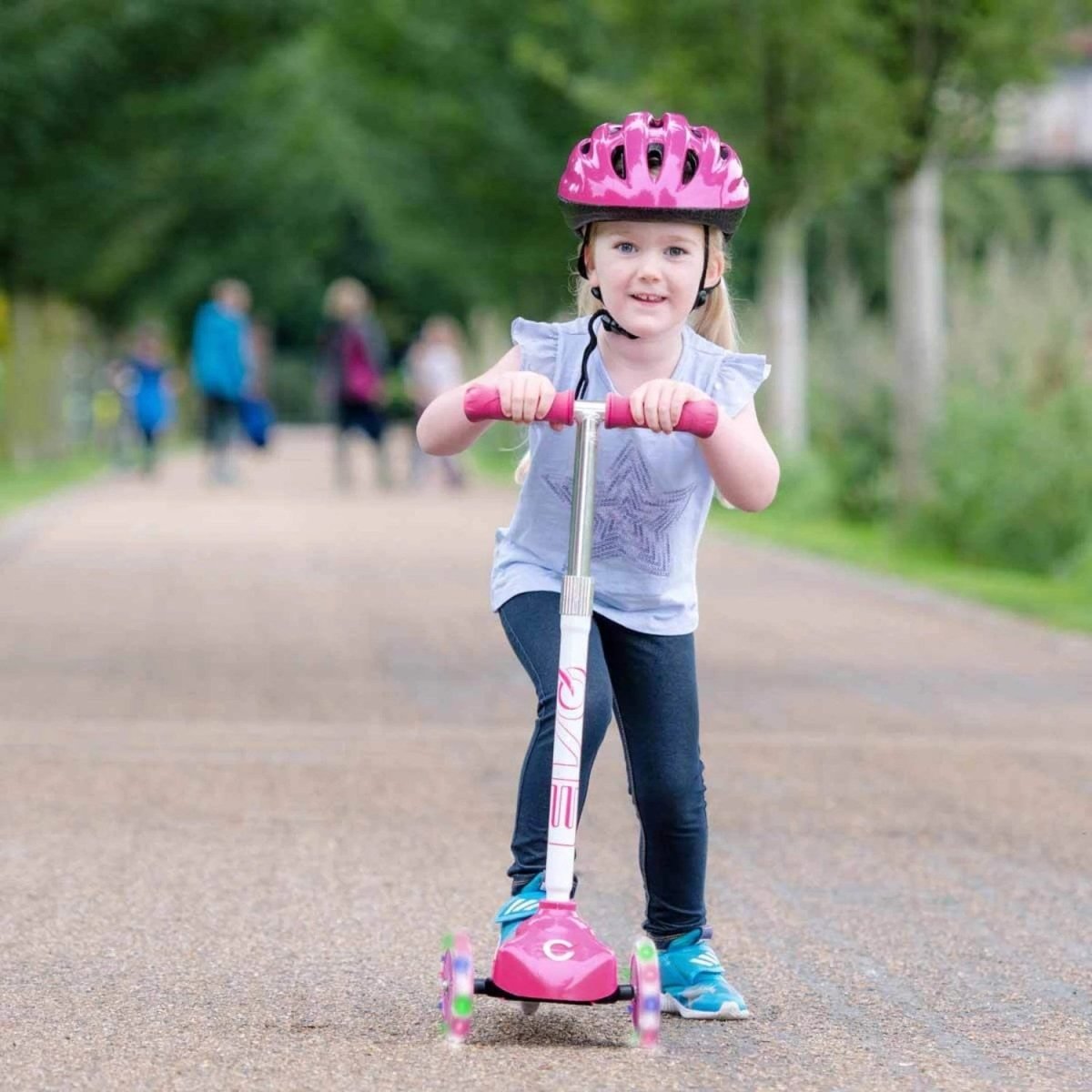 Evo Işıklı 3 Tekerlekli Pembe Scooter 58 - 68 cm Ayarlanabilir Gidon, 50 kg Taşıma Kapasiteli, LED Tekerlekli ve Ergonomik Çocuk Scooterı - Roket Oyuncak