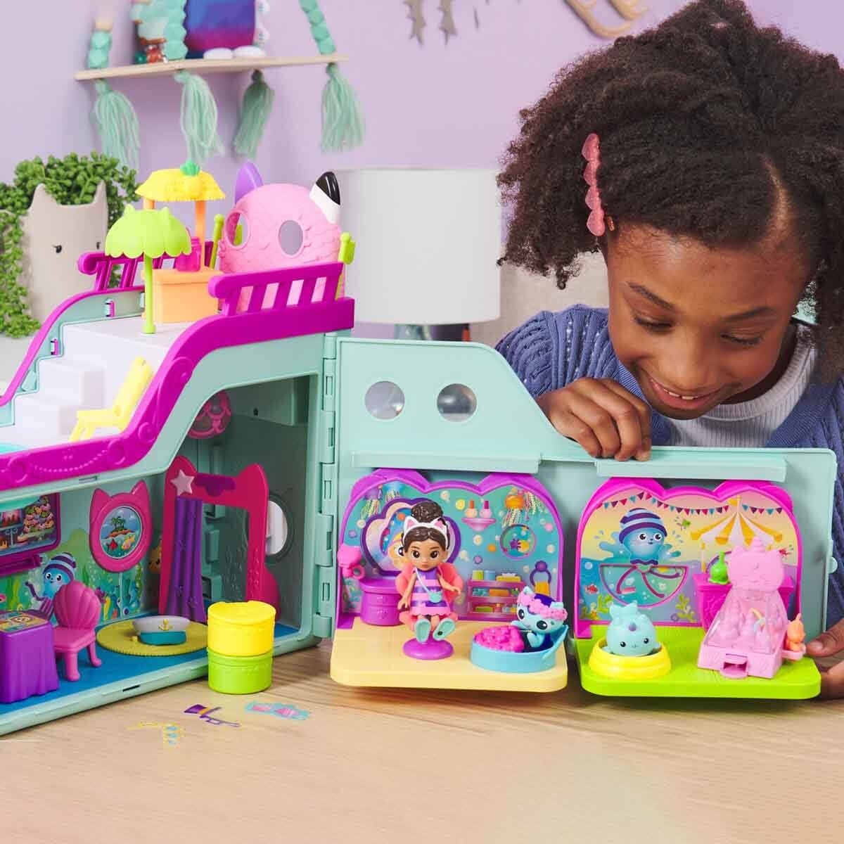 Gabby’s Dollhouse Işıklı Gabby Arkadaşlık Gemisi Oyun Seti