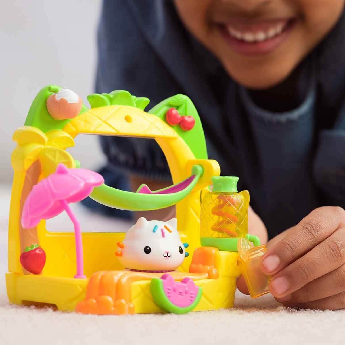 Gabby's Dollhouse Balkon Oyun Seti Cakey'S Fruit Smoothie - Roket Oyuncak