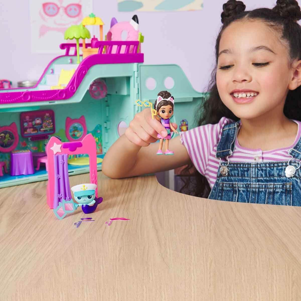 Gabby’s Dollhouse Işıklı Gabby Arkadaşlık Gemisi Oyun Seti - Roket Oyuncak
