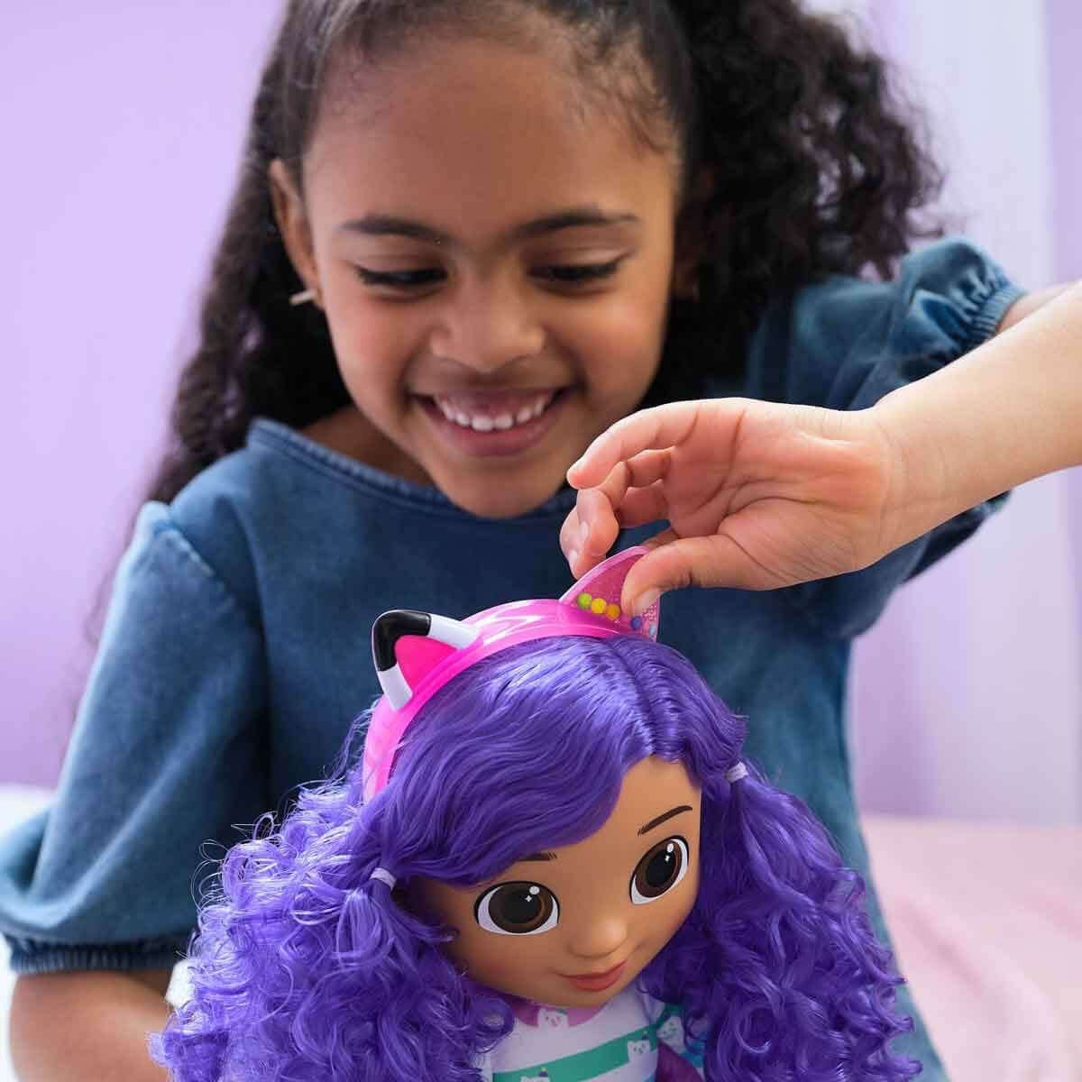 Gabby’s Dollhouse Sesli Şarkı Söyleyebilen Gabby 6070859 - Roket Oyuncak