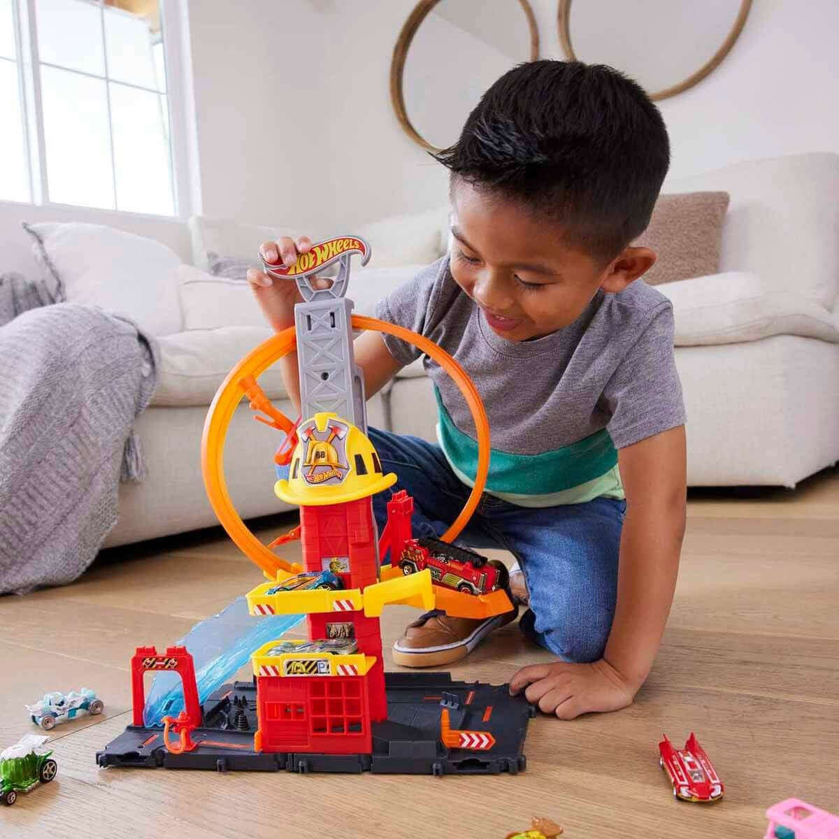Hot Wheels Çember Pistli İftaiye İstasyonu HKX41 - Roket Oyuncak