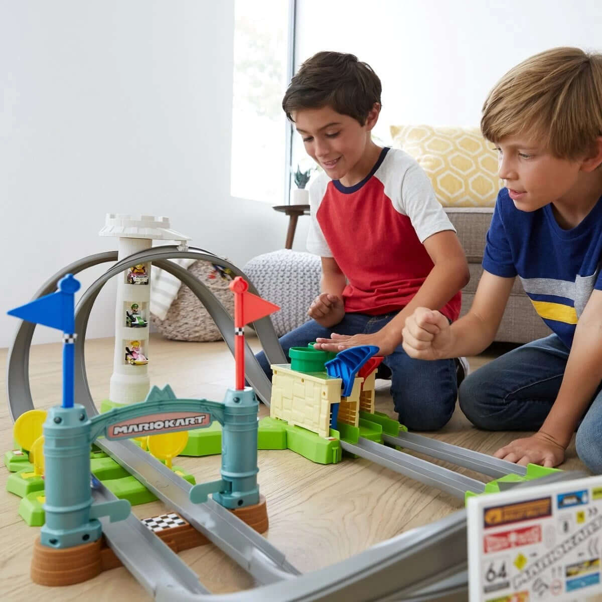 Hot Wheels Mario Kart Çılgın Dönüş Parkuru Yarış Seti GHK15 - Roket Oyuncak