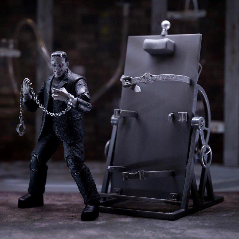 Jada Frankenstein Deluxe Next Level Figure Siyah - Beyaz Sınırlı Seri, Fonksiyonel Operasyon Masası ve Aksesuarlı 90. Yıl Özel Koleksiyon Seti - Roket Oyuncak