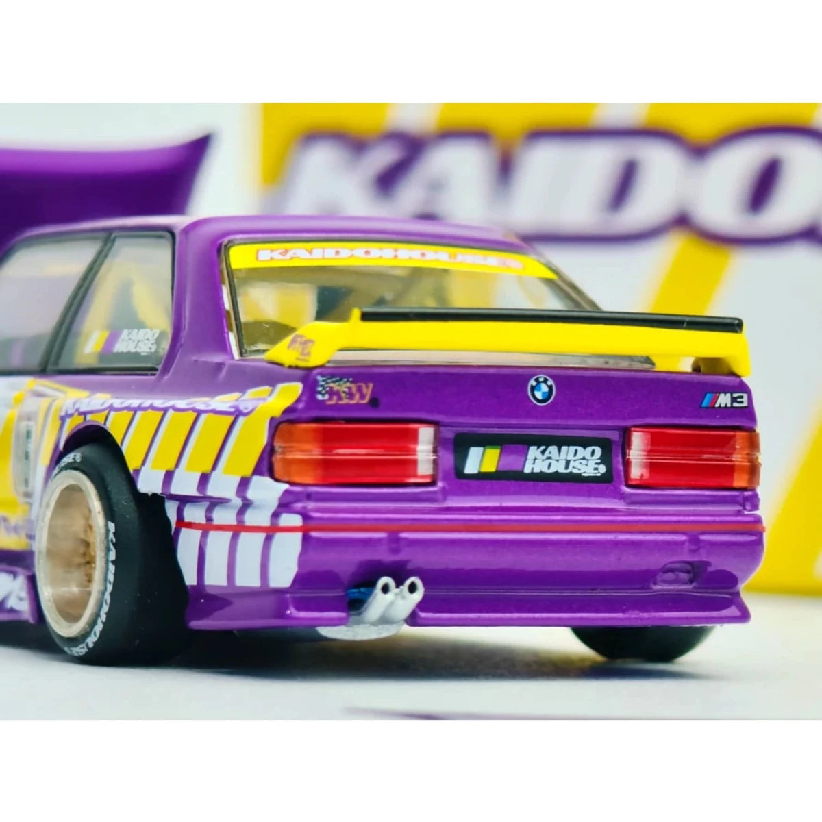 Kaido House x Mini GT BMW E30 M3 Kaido KW V1 - 1:64 Die - cast Model - Roket Oyuncak