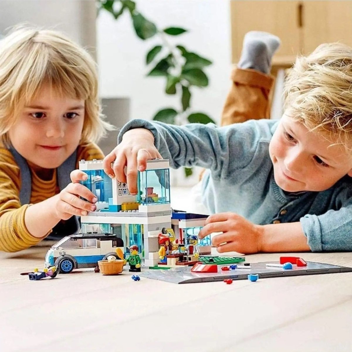 LEGO City Aile Evi 60291 - Çocuklar İçin Yaratıcı Oyuncak Yapım Seti (388 Parça) - Roket Oyuncak
