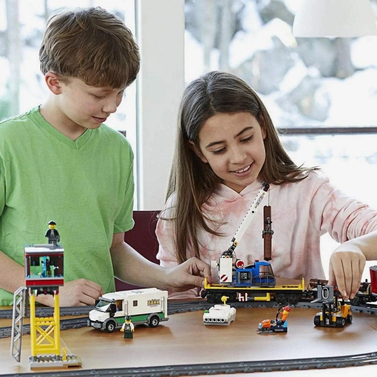 LEGO City Kargo Treni 60198 - 6 Yaş ve Üzeri Tren Seven Çocuklar için City Setleriyle Uyumlu Tamamlayıcı Yaratıcı Oyuncak Yapım Seti (1226 Parça) - Roket Oyuncak