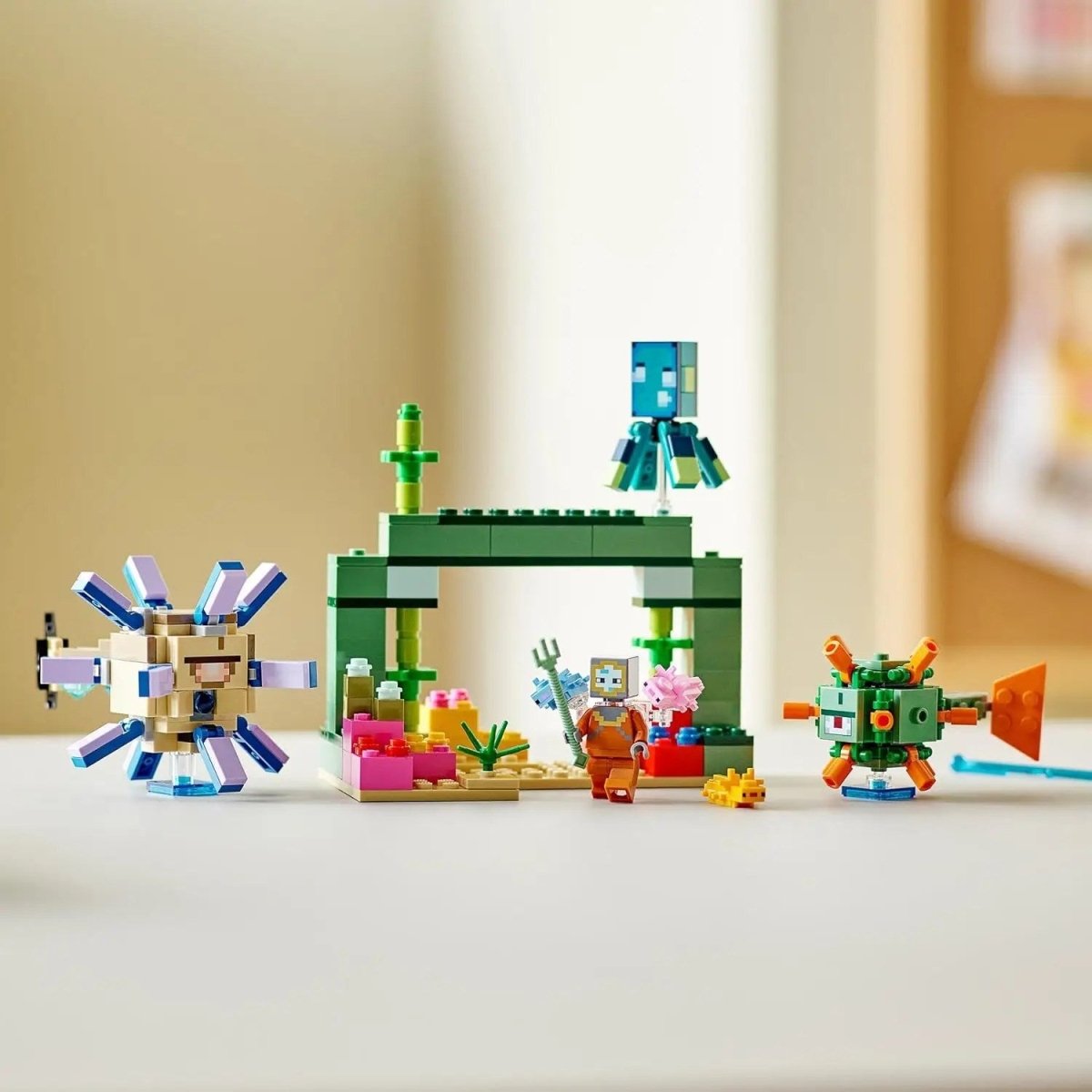 LEGO Minecraft Gardiyan Savaşı 21180 – Macera Oyunlarını Seven Çocuklar İçin Yaratıcı Oyuncak Yapım Seti (255 Parça) - Roket Oyuncak