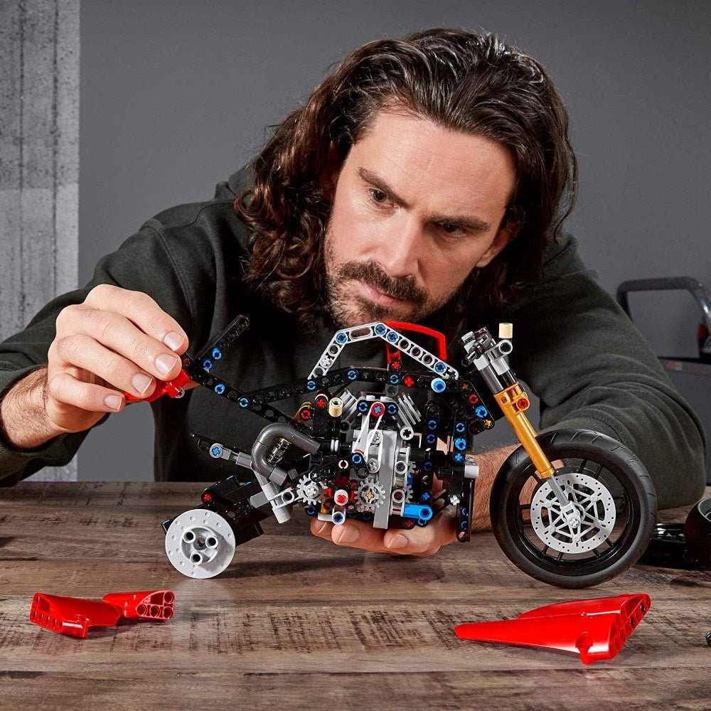 LEGO Technic Ducati Panigale V4 R 42107 - 10 Yaş ve Üzeri Yüksek Performanslı Oyuncak Seven Çocuklar için Koleksiyonluk Model Yapım Seti (646 Parça) - Roket Oyuncak
