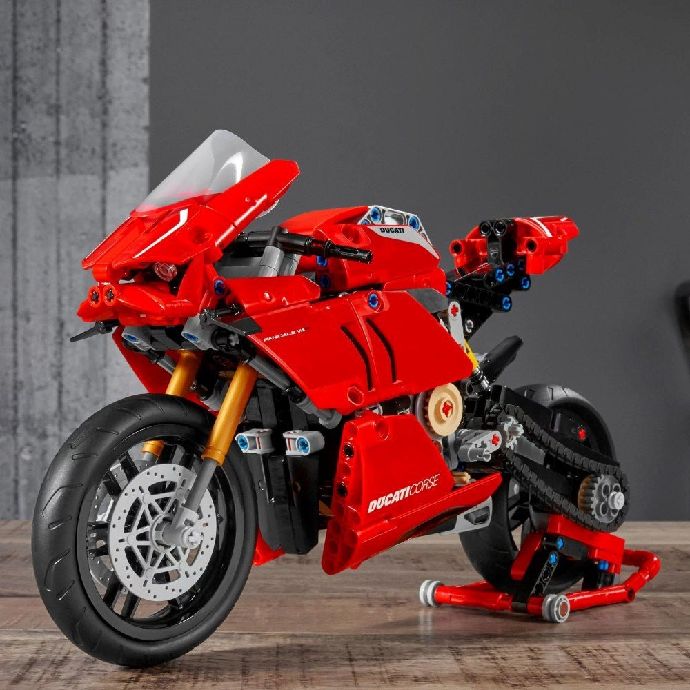 LEGO Technic Ducati Panigale V4 R 42107 - 10 Yaş ve Üzeri Yüksek Performanslı Oyuncak Seven Çocuklar için Koleksiyonluk Model Yapım Seti (646 Parça) - Roket Oyuncak