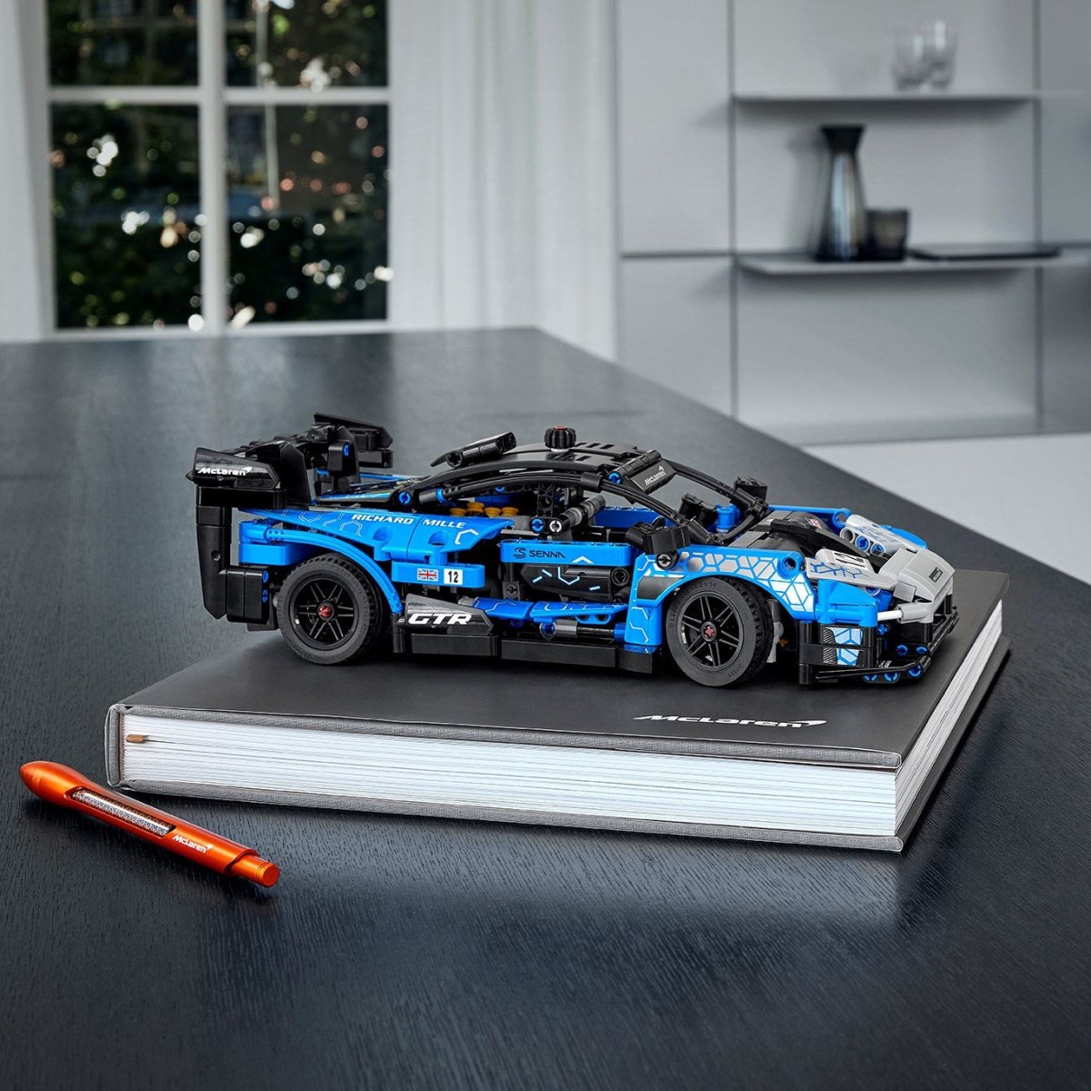 LEGO Technic McLaren Senna GTR 42123 - 10 Yaş ve Üzeri Yüksek Performanslı Araçları Seven Çocuklar için Koleksiyonluk Model Yapım Seti (830 Parça) - Roket Oyuncak