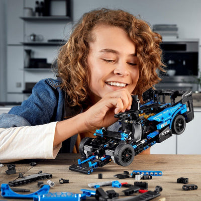 LEGO Technic McLaren Senna GTR 42123 - 10 Yaş ve Üzeri Yüksek Performanslı Araçları Seven Çocuklar için Koleksiyonluk Model Yapım Seti (830 Parça) - Roket Oyuncak