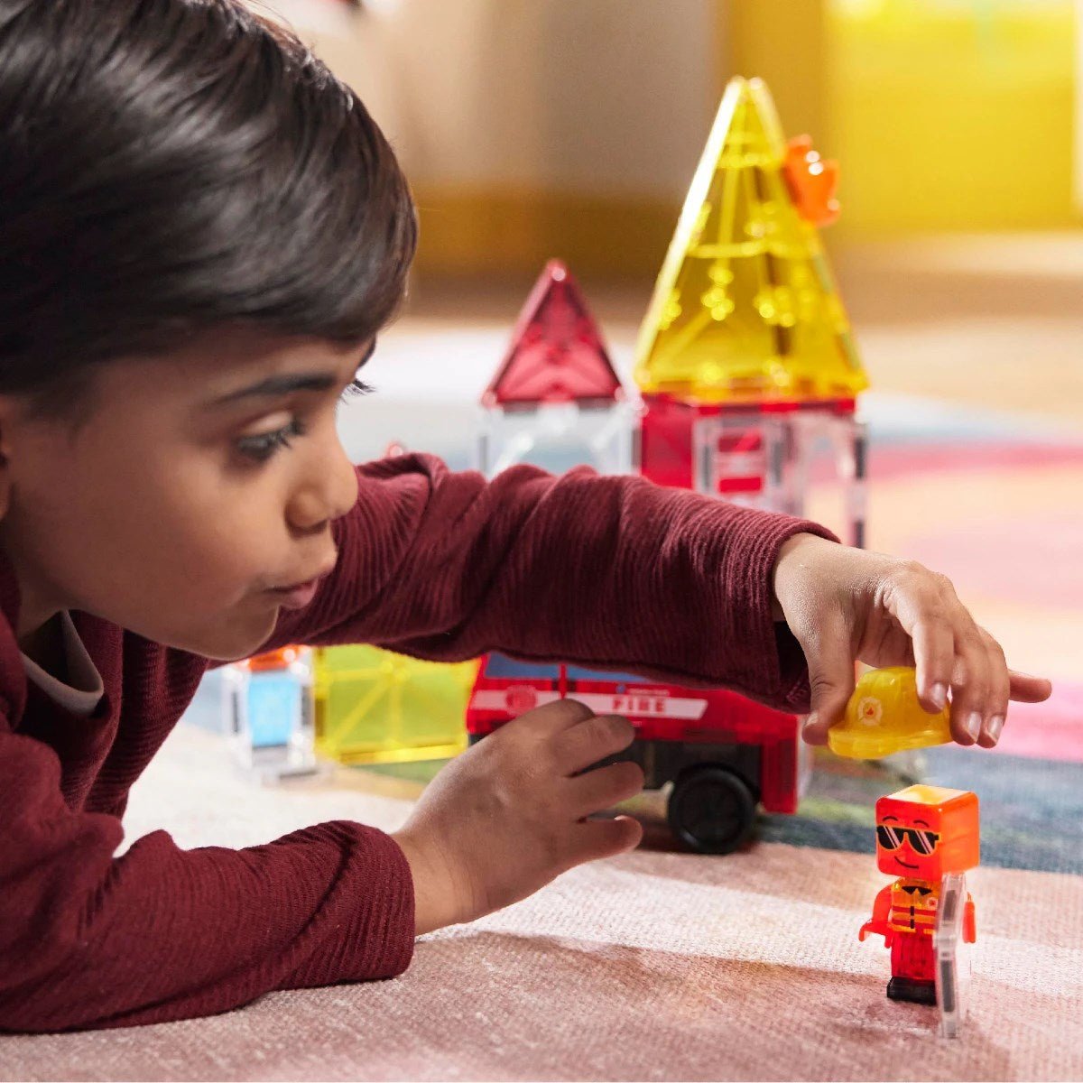 MAGNA-TILES Fire Rescue İtfaiye Manyetik Bloklar 27 Parçalı Çek-Bırak Araçlı ve Aksiyon Figürlü Macera Seti - Roket Oyuncak