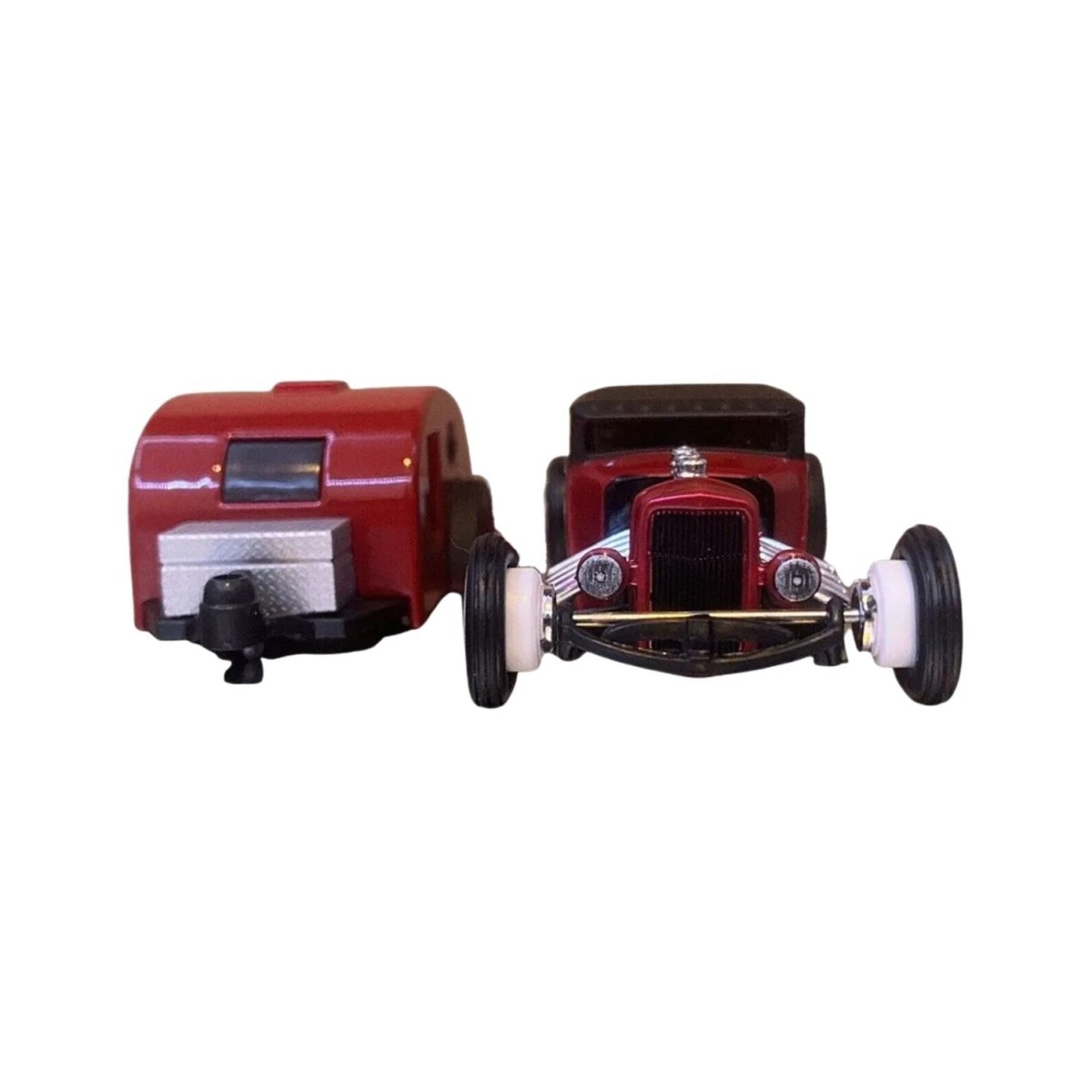 Maisto Design Tow Go 1969 Ford Model A & Traveler Trailer - Roket Oyuncak