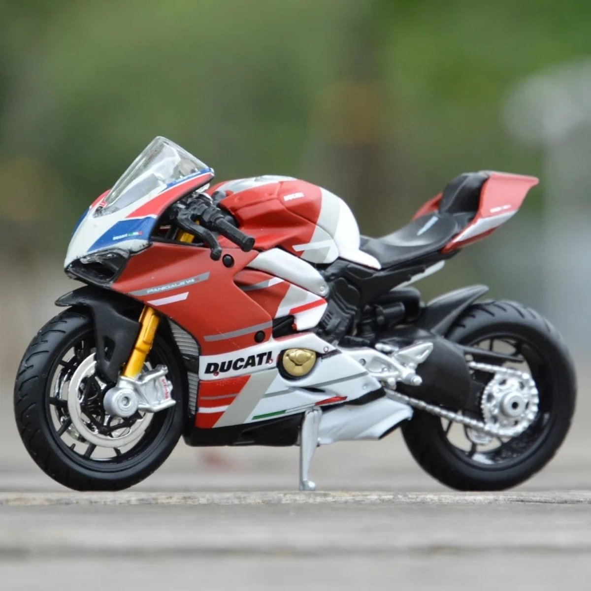 Maisto Special Edition Panigale V4 S Corse 1:18 Ölçekli, Die - Cast Motosiklet Metal Gövdeli, Detaylı İşçilik ve Sergileme Standlı Koleksiyonluk Model - Roket Oyuncak