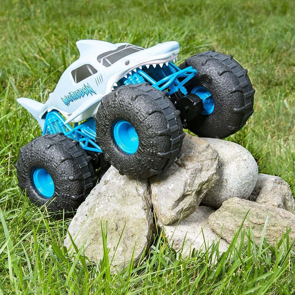 Monster Jam 1:15 Megalodon Storm Suda Gidebilen USB Şarjlı Uzaktan Kumandalı Araba 38 Cm - Roket Oyuncak