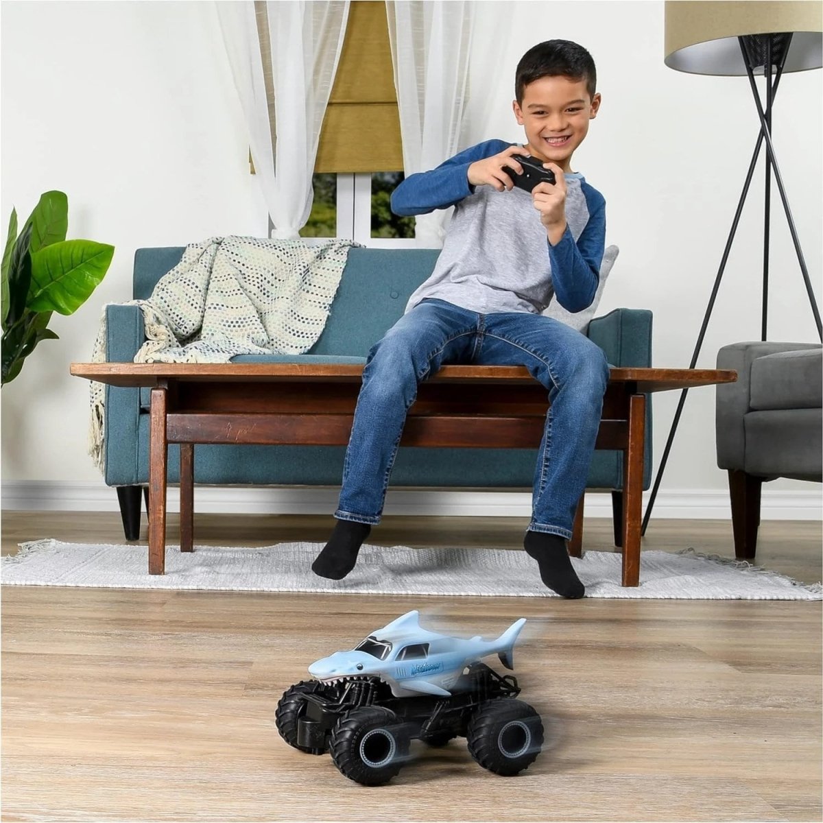Monster Jam Megalodon Uzaktan Kumandalı Araba 6044952 - Roket Oyuncak