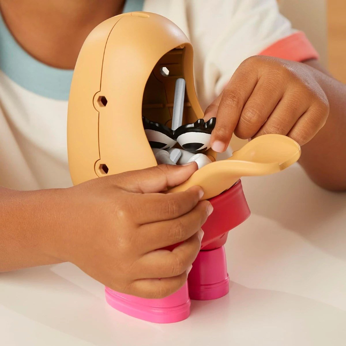 Playskool Bayan Patates Kafa Klasik Figür Seti 12 Parçalı Yaratıcı Tasarım ve Saklama Bölmeli Okul Öncesi Eğitici Oyuncak - Roket Oyuncak