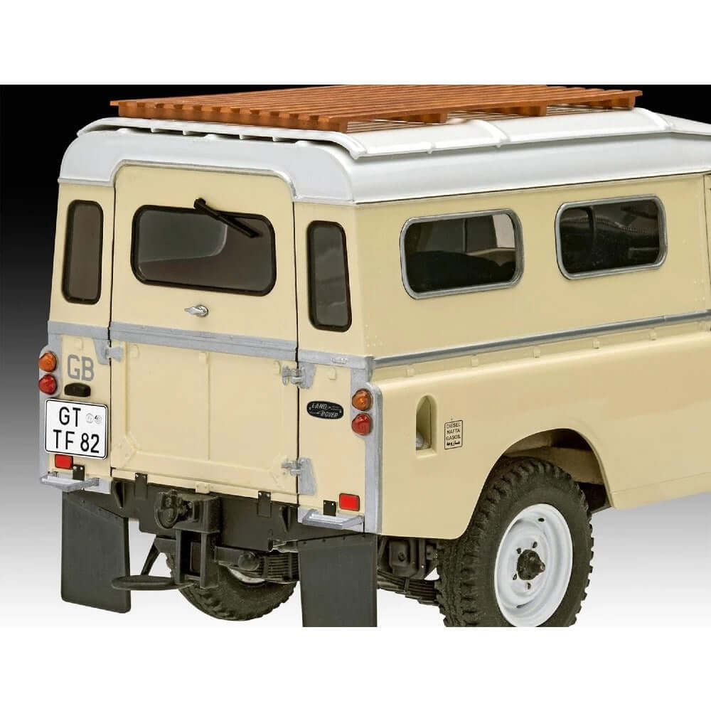 Revell 1:24 Land Rover Series III LWB - Roket Oyuncak