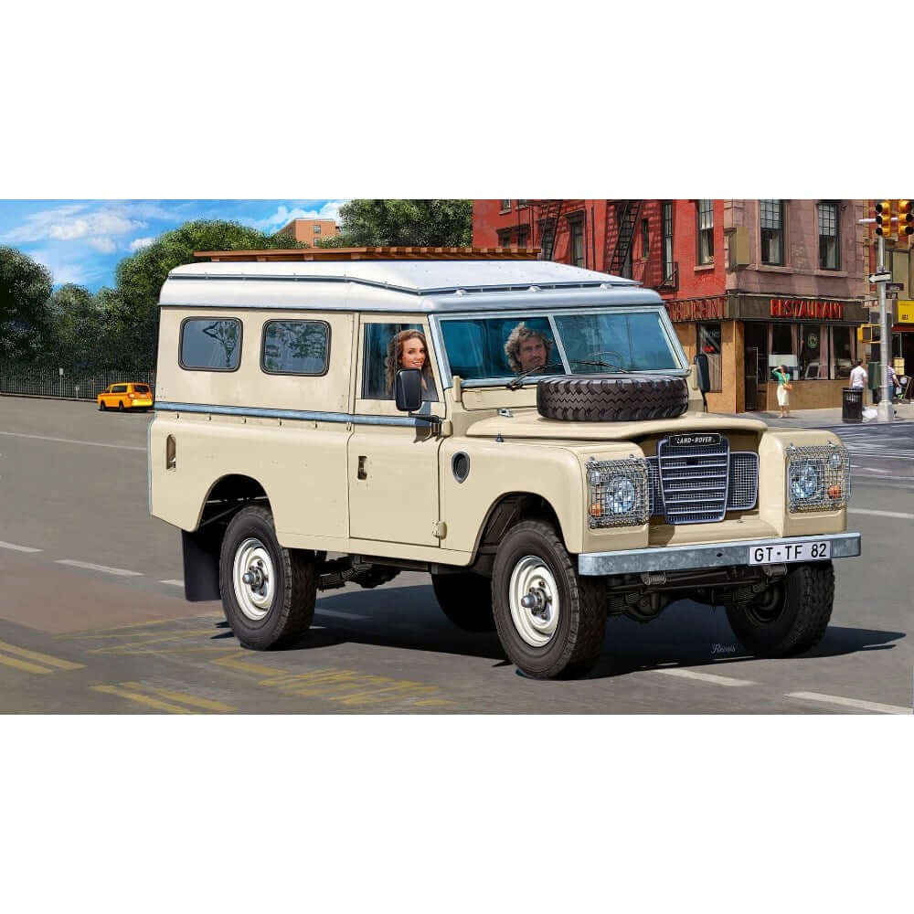 Revell 1:24 Land Rover Series III LWB - Roket Oyuncak