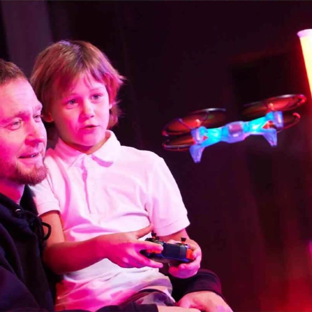 Revolt Işıklı USB Şarjlı Uzaktan Kumandalı Night Hawk Stunt Drone - Roket Oyuncak