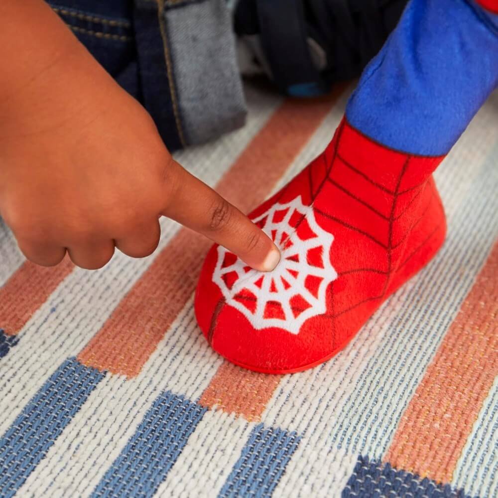 Spidey And His Amazing Friends Dans Eden İnteraktif Peluş F6722 - Roket Oyuncak