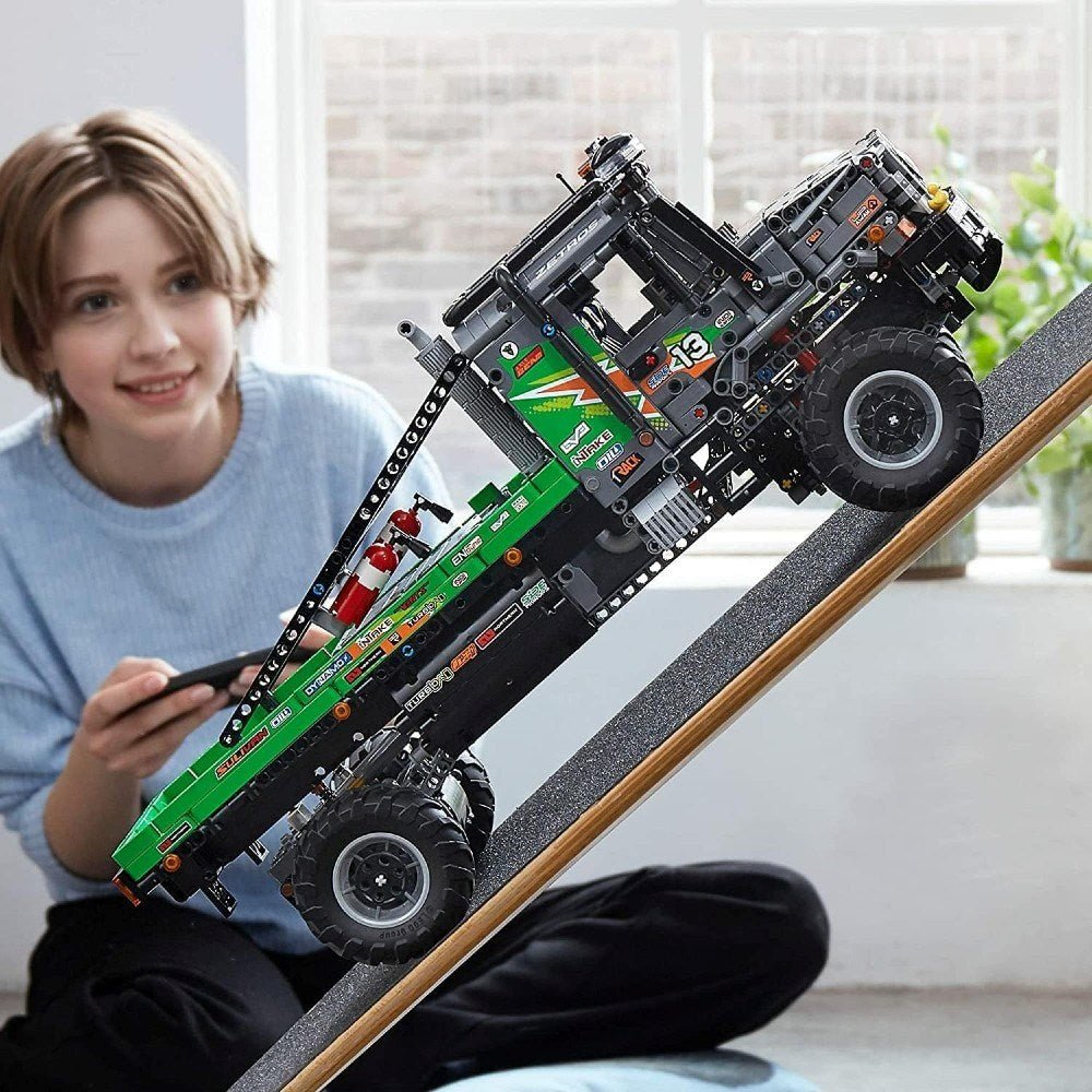 Technic 4x4 Mercedes - Benz Zetros Kamyon 42129 - 12 Yaş ve Üzeri Araç Sevenler İçin Uygulama Kumandalı Koleksiyonluk Yapım Seti (2110 Parça) - Roket Oyuncak