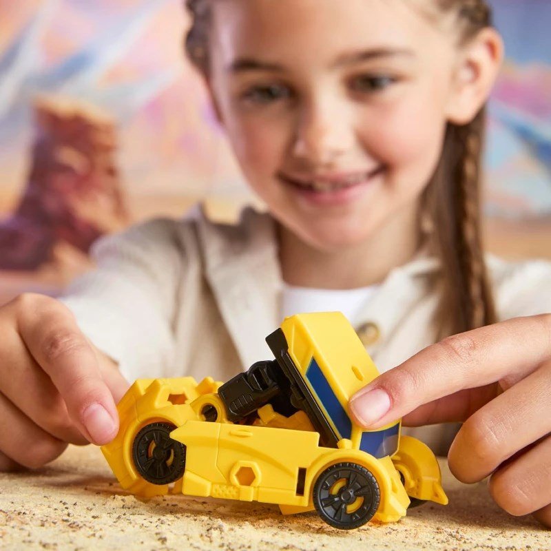 Transformers Cyberworld Armored Cyber Change Bumblebee - Roket Oyuncak
