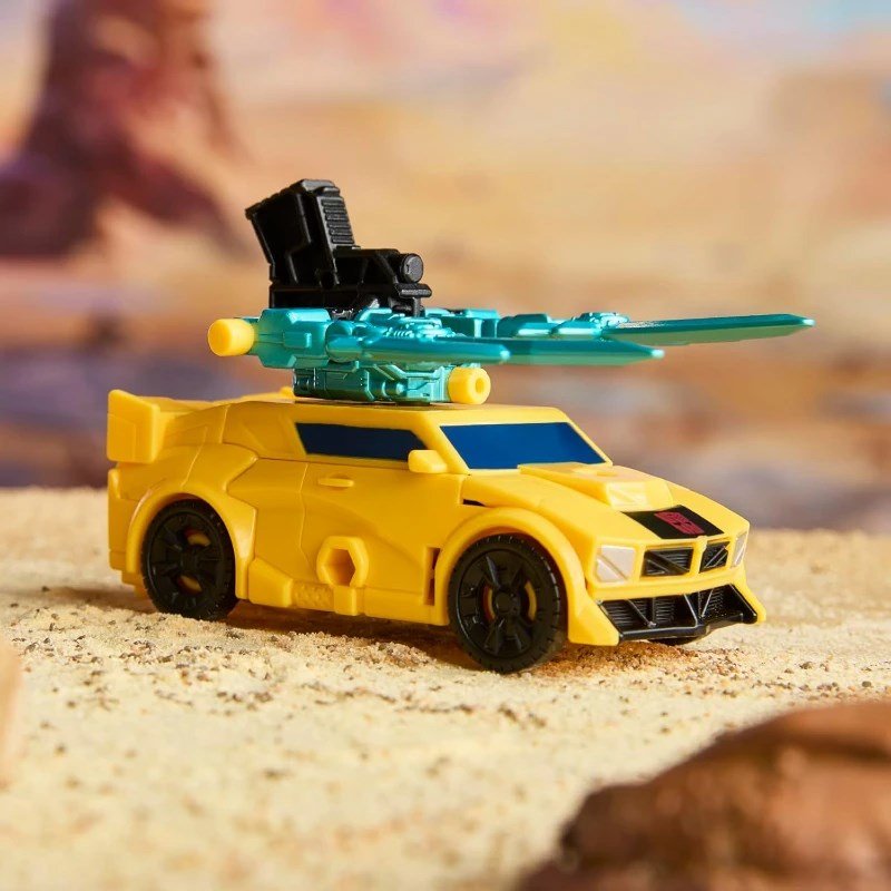 Transformers Cyberworld Armored Cyber Change Bumblebee - Roket Oyuncak
